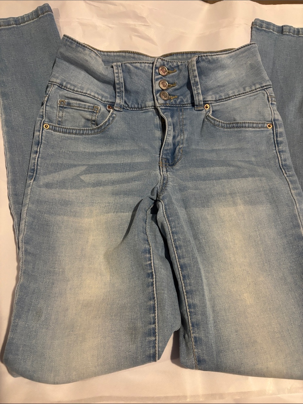 High-Rise Light Blue Women’s Jeans with Triple Button Waist